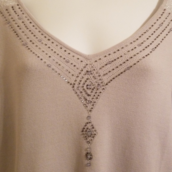 Beautiful  sliver  sequence sweater. - Picture 2 of 2